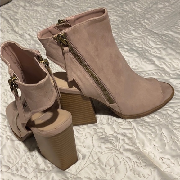 Heels - Picture 4 of 5